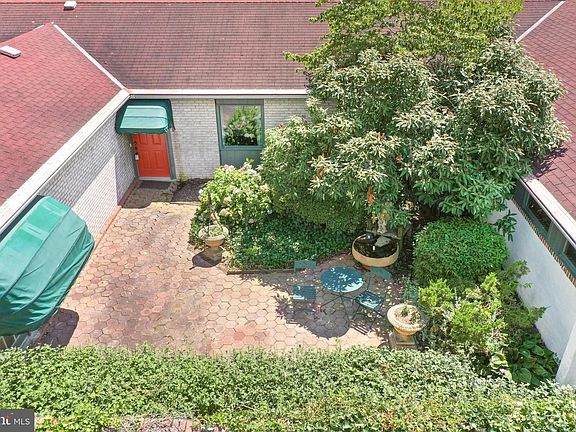 3rd image of 5516 Lake Dr