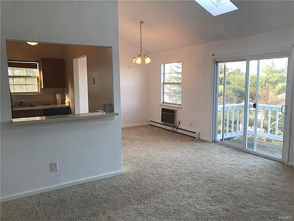 5th image of 18 Lexington Hl Unit 12