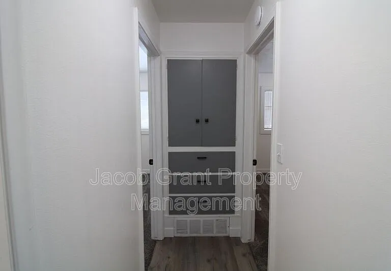 1703 Raymond Dr — Photo 6