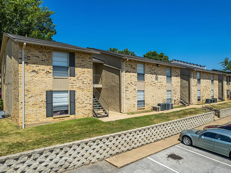 Oak Hollow Apartments — Photo 4