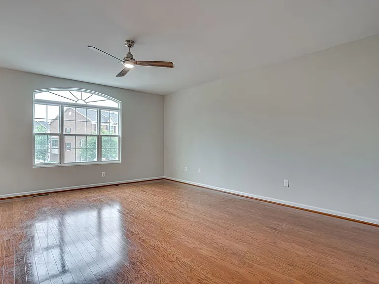 2895 Sedgemore Pl — Photo 6