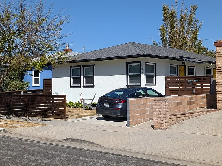 1731 Franklin St #2 — Photo 11