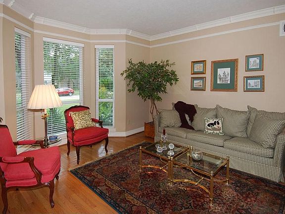 4th image of 2018 Forest Garden Dr