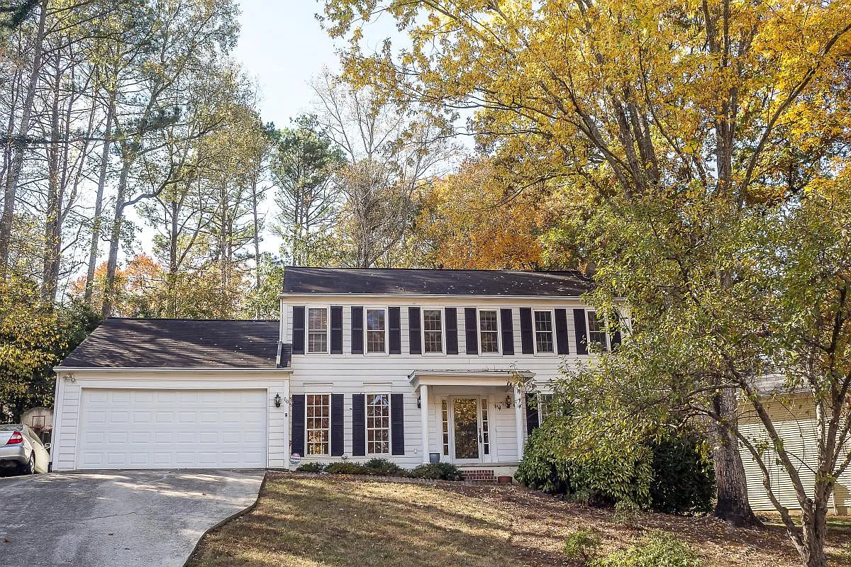 Pictures taken prior to current tenants and may not reflect - 710 Crab Orchard Dr
