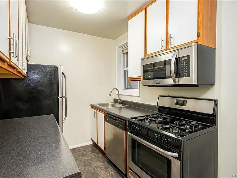 1133 Midland Ave #3H — Photo 6