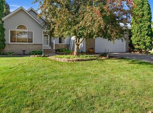 3550 Gershwin Ave N, Oakdale, MN 55128