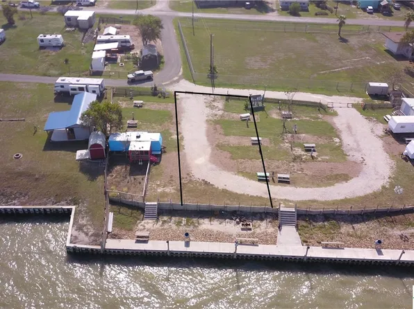 3 Bayfront Ln, Pt Lavaca, TX 77979