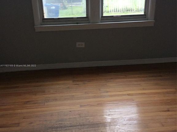 3rd image of 290 NE 150th St #1