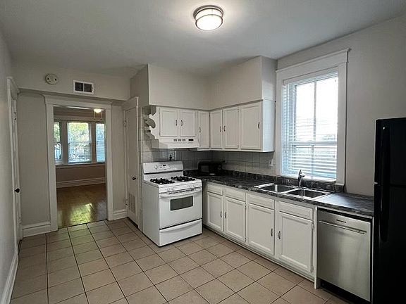 3rd image of 2313 W Shakespeare Ave #G