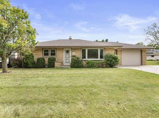 N89W15709 Cleveland Ave, Menomonee Falls, WI 53051
