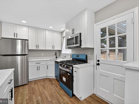 5th image of 2511 Afton St