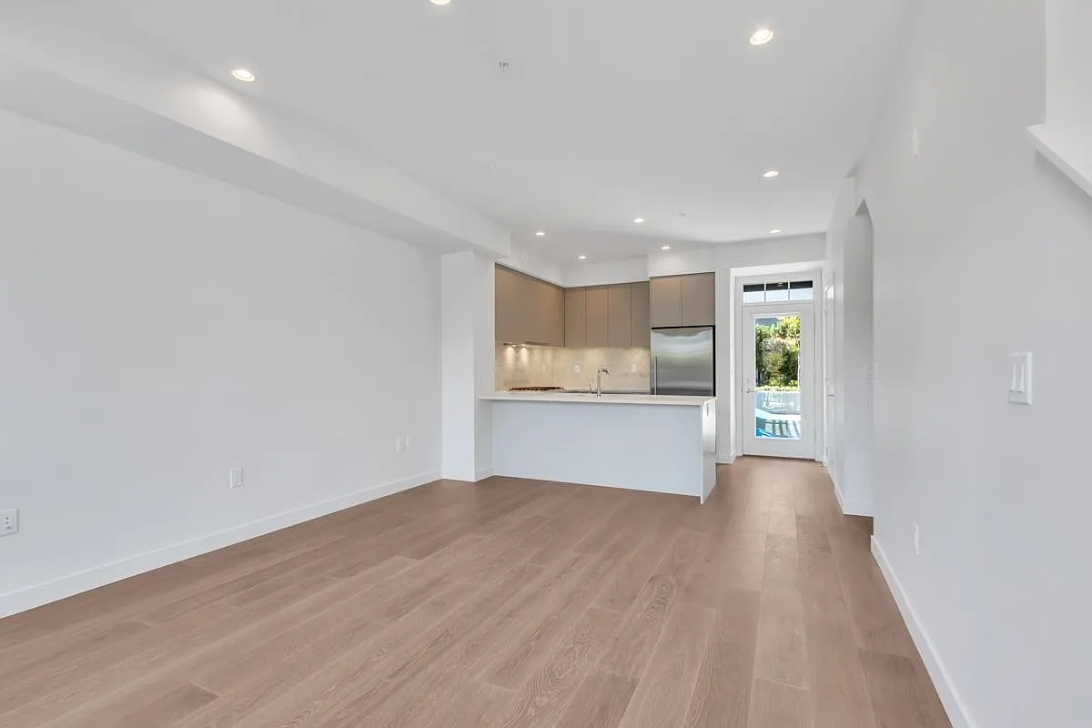 3 bed, 1400 sqft, $4,500 — Photo 3