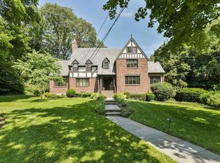 17 Croftdale Rd, Newton, MA 02459