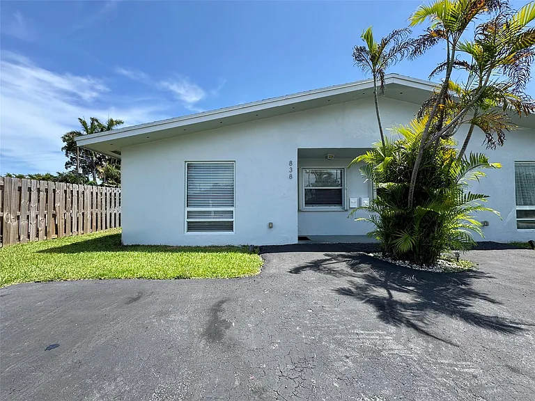838 SW 14th St — Photo 1