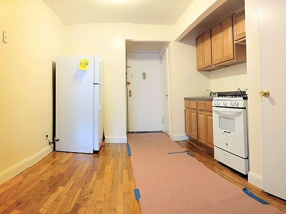 3rd image of 130 E 18th St APT 6L
