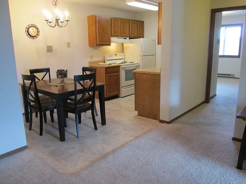 Colonial Heights — Photo 3