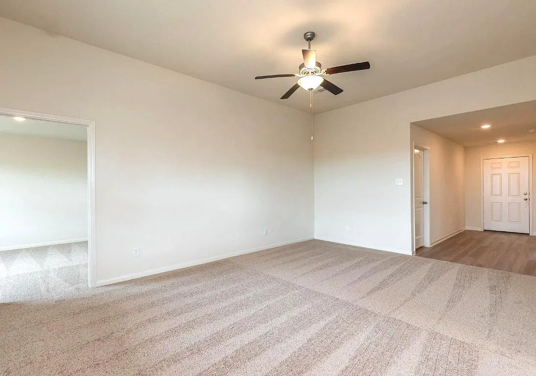 3 bed, 2.0 bath, 1342 sqft, $2,100 — Photo 2