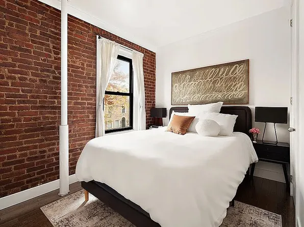 21-06 35th St #5, Astoria, NY 11105