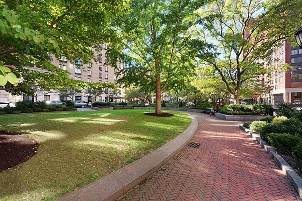 Rented by Camelot Realty Group | media 29