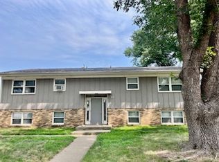 1021 W Clark St APT 20, Vermillion, SD 57069