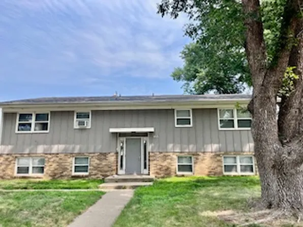 1021 W Clark St, Vermillion, SD