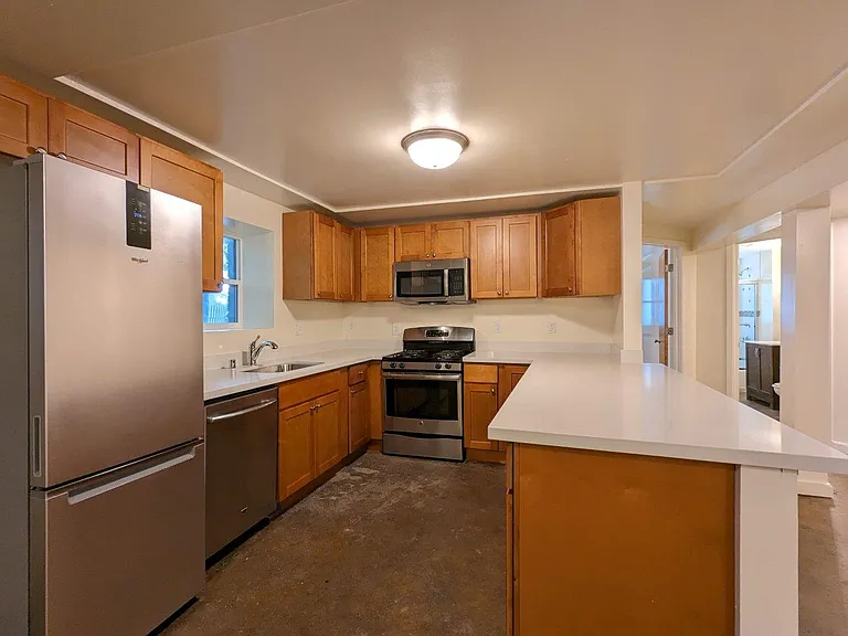 Hillegass Court Apartments — Photo 11