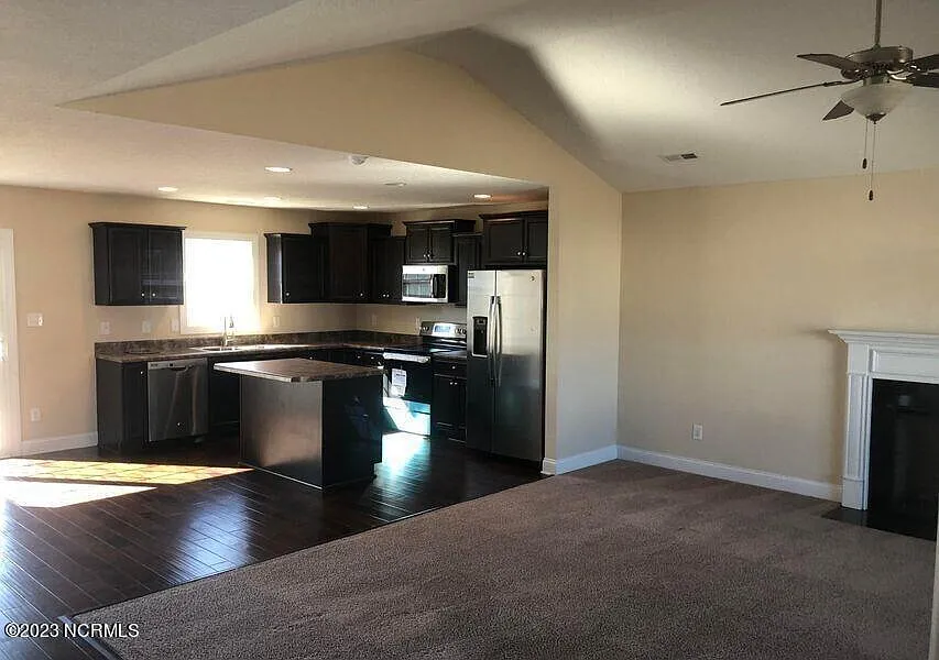 3 bed, 2.0 bath, $1,800 — Photo 2