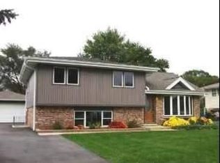 8635 Liberty Grove Dr, Willow Springs, IL 60480