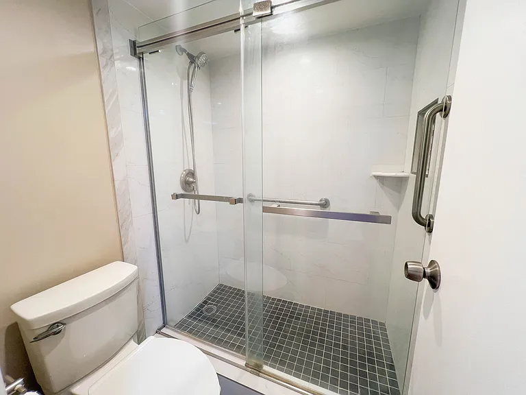 20500 W Country Club Dr #406 — Photo 9