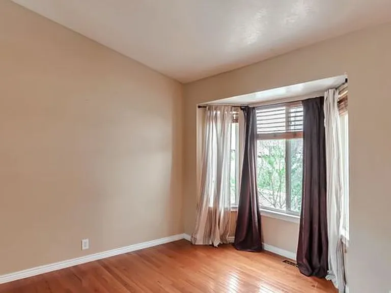 402 N 880 E — Photo 8
