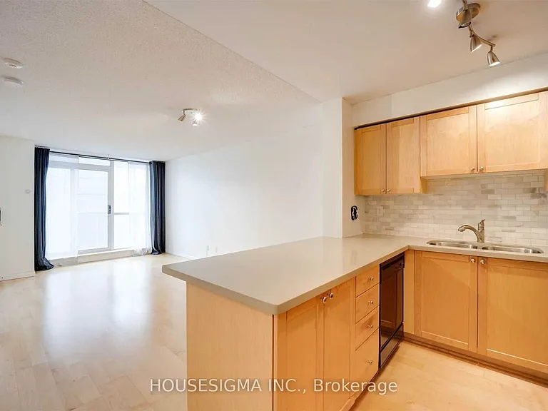 18 Stafford St #508 — Photo 5