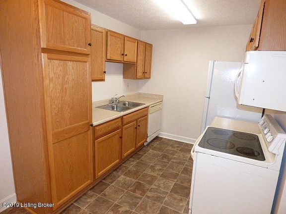 4th image of 171 Central Blvd APT 27