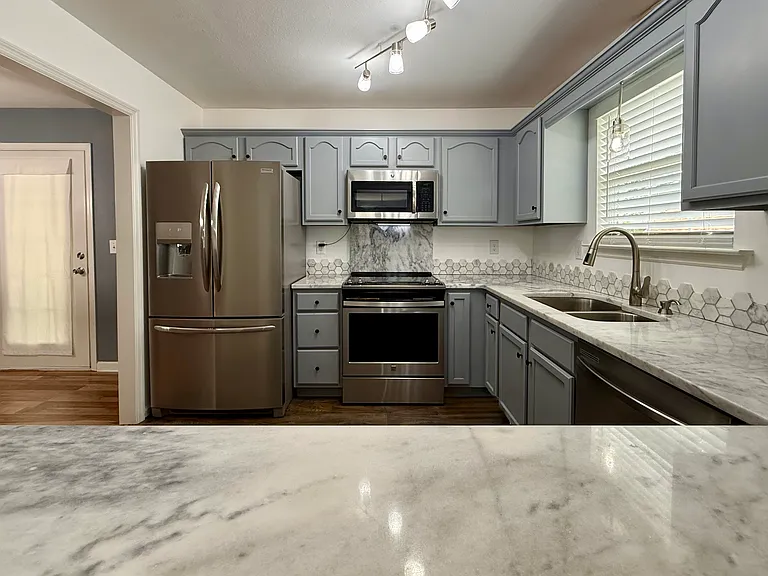 7114 Tyner Crossing Dr — Photo 6