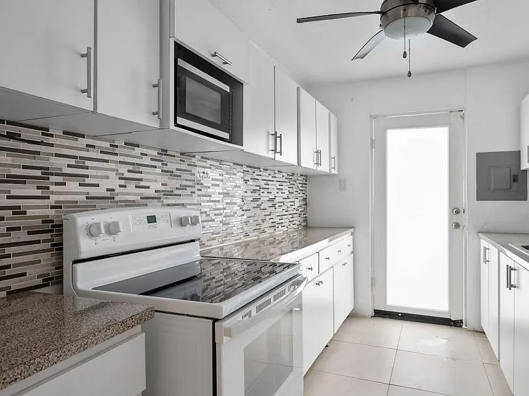 Urb Crown Hills 127 Calle Carite — Photo 22