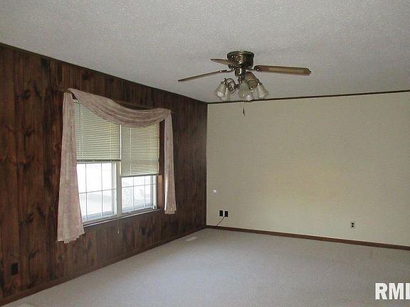 4th image of 1103 Brook Ln