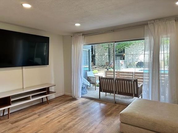 2nd image of 1304 Mariposa Dr APT 144