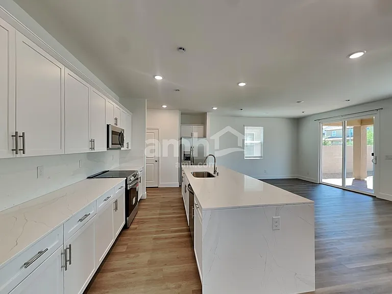 8135 Braavos Peninsula Ave — Photo 4