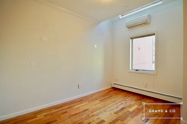 Rented by Grand & Co. | media 6