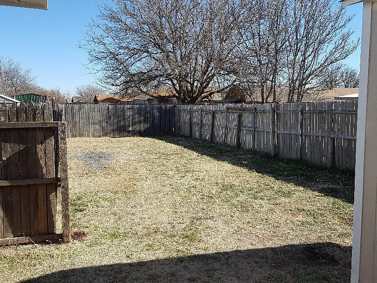 610 N Durant Ave — Photo 30