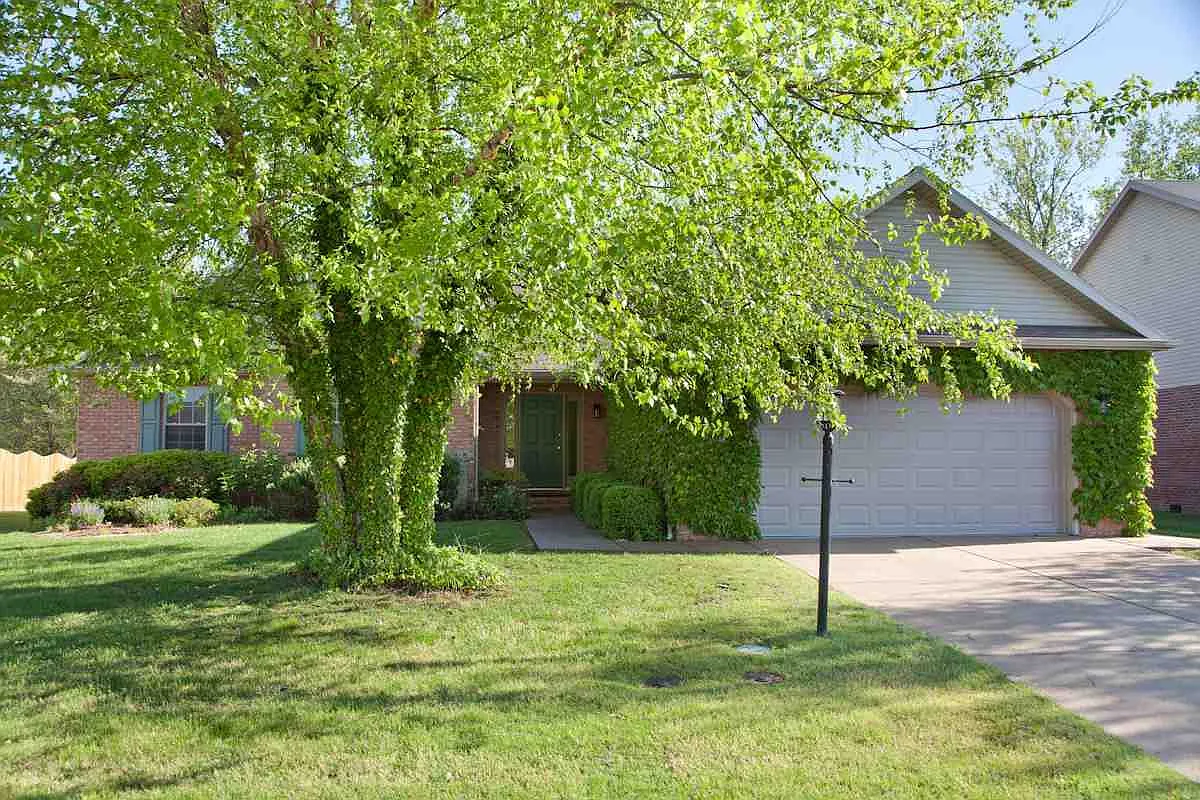 720 Imperial Dr photo 1