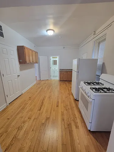2219 S Oakley Ave #GF Photo 1