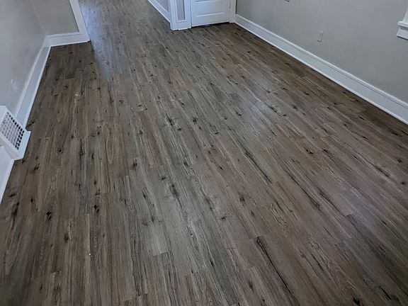 3rd image of 4931 Cedar Ave Unit 2