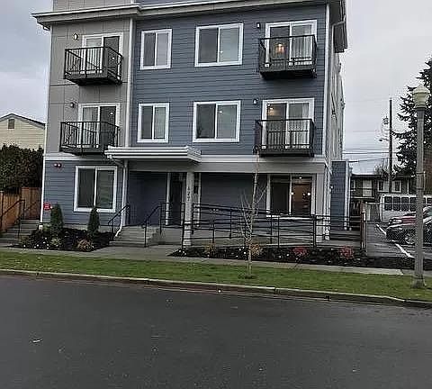 3rd image of 627 N Fife St #202