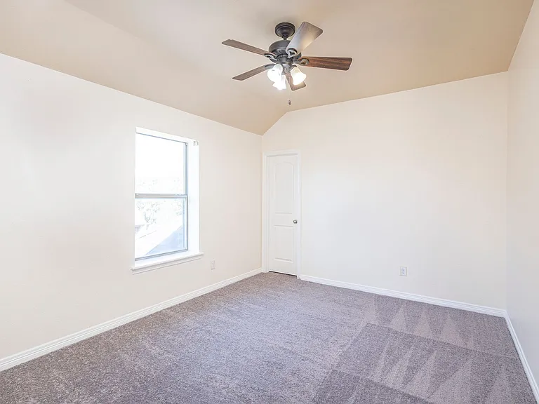 2905 Preston Ln — Photo 9