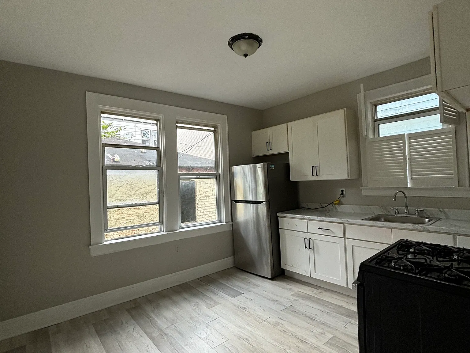4 bed, 1200 sqft, $2,400 — Photo 1