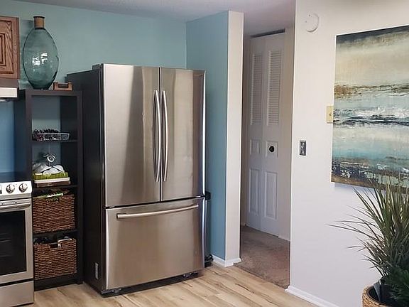 4th image of 3021 Pecan Ave