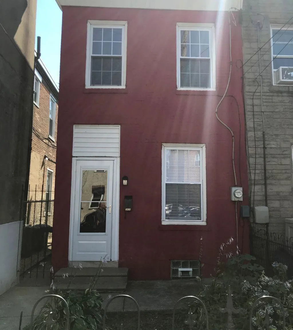 2430 E Dauphin St — Photo 1
