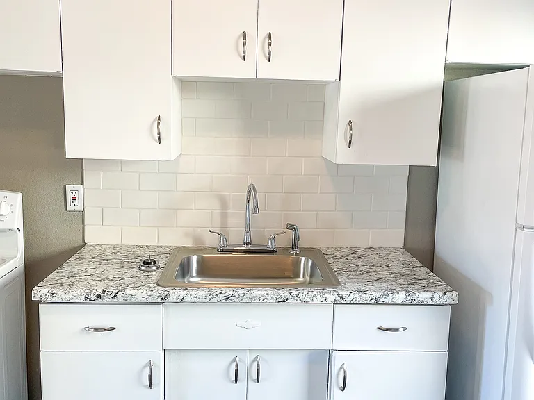 Meadowlark Apartments — Photo 10