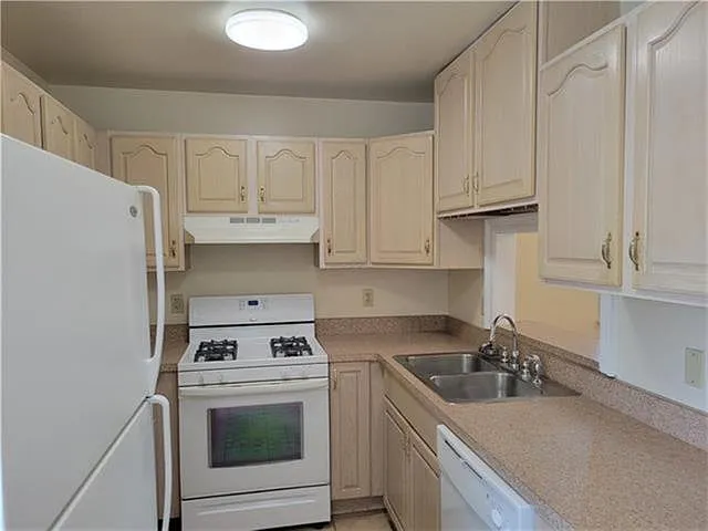 222 David St — Photo 20