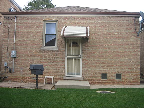 2nd image of 5530 S Natoma Ave